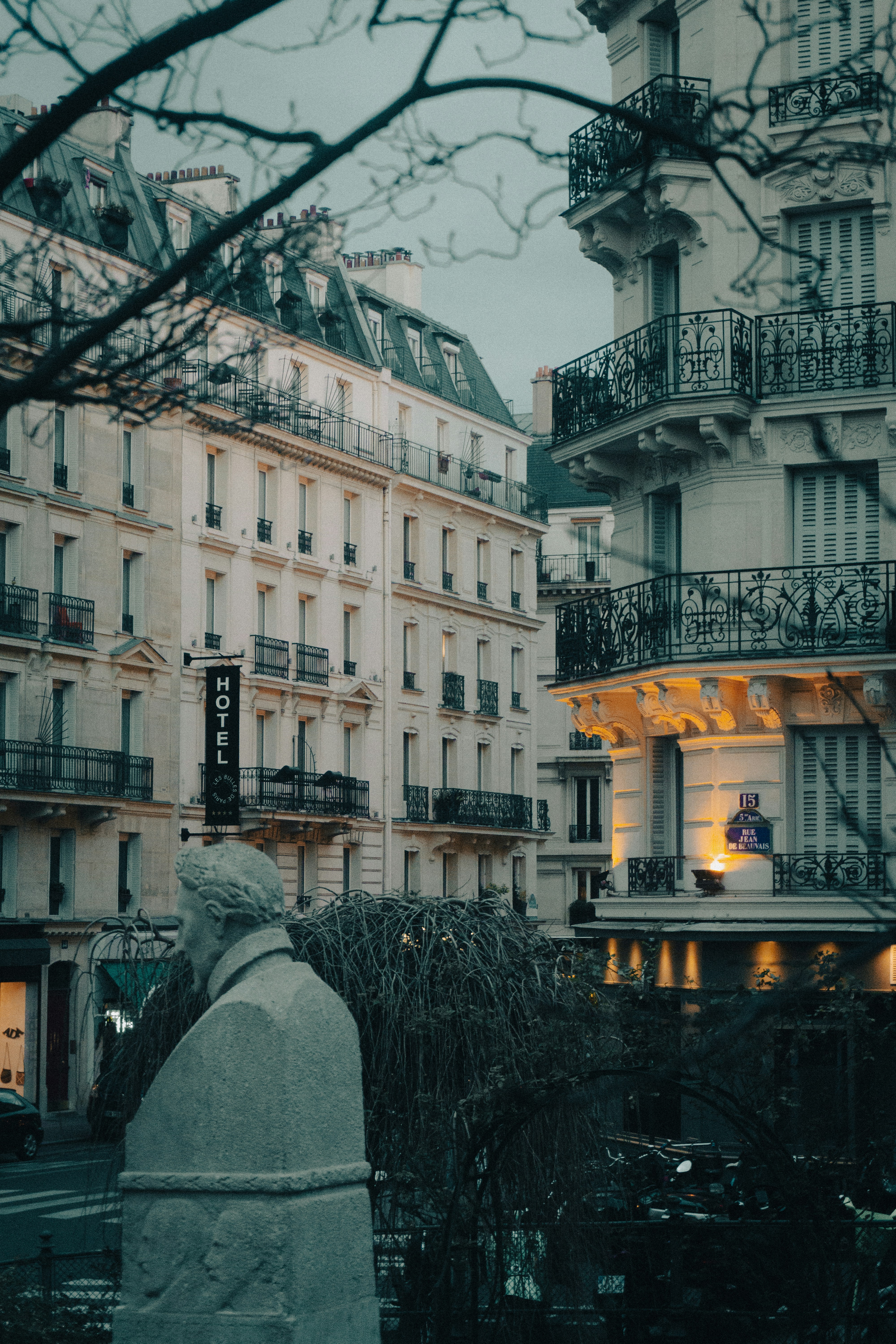 France secondary image 1